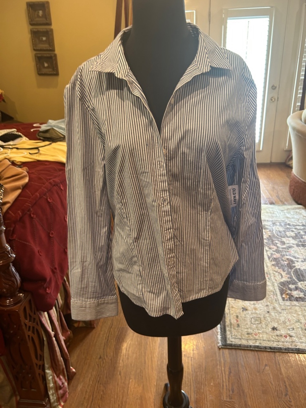 Striped Button-Up Shirt in White and Navy NWT Old Navy Large